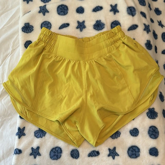 Yellow Lulu shorts size 2/lowrise/2.5 inseam. - Picture 2 of 4